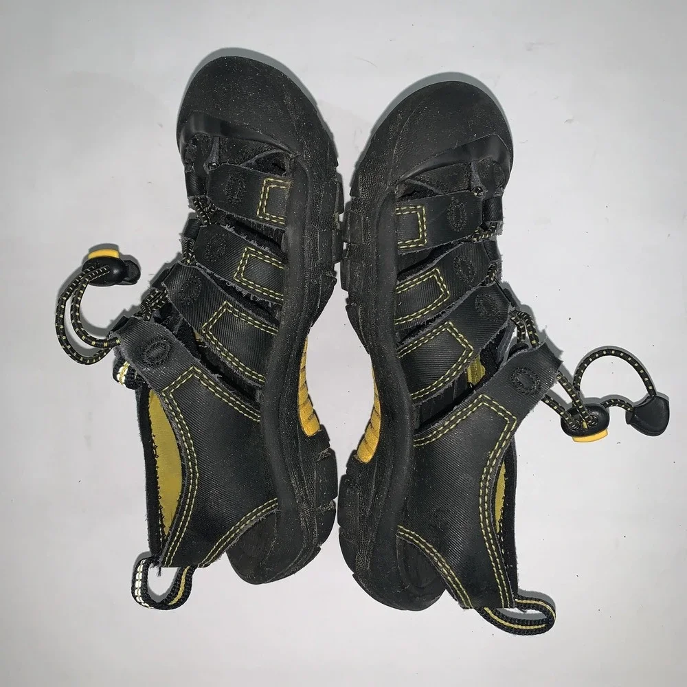 KEEN Newport H2 Sandals Kids 13 Black Fisherman Toe Bumper Bungee Water Hiking